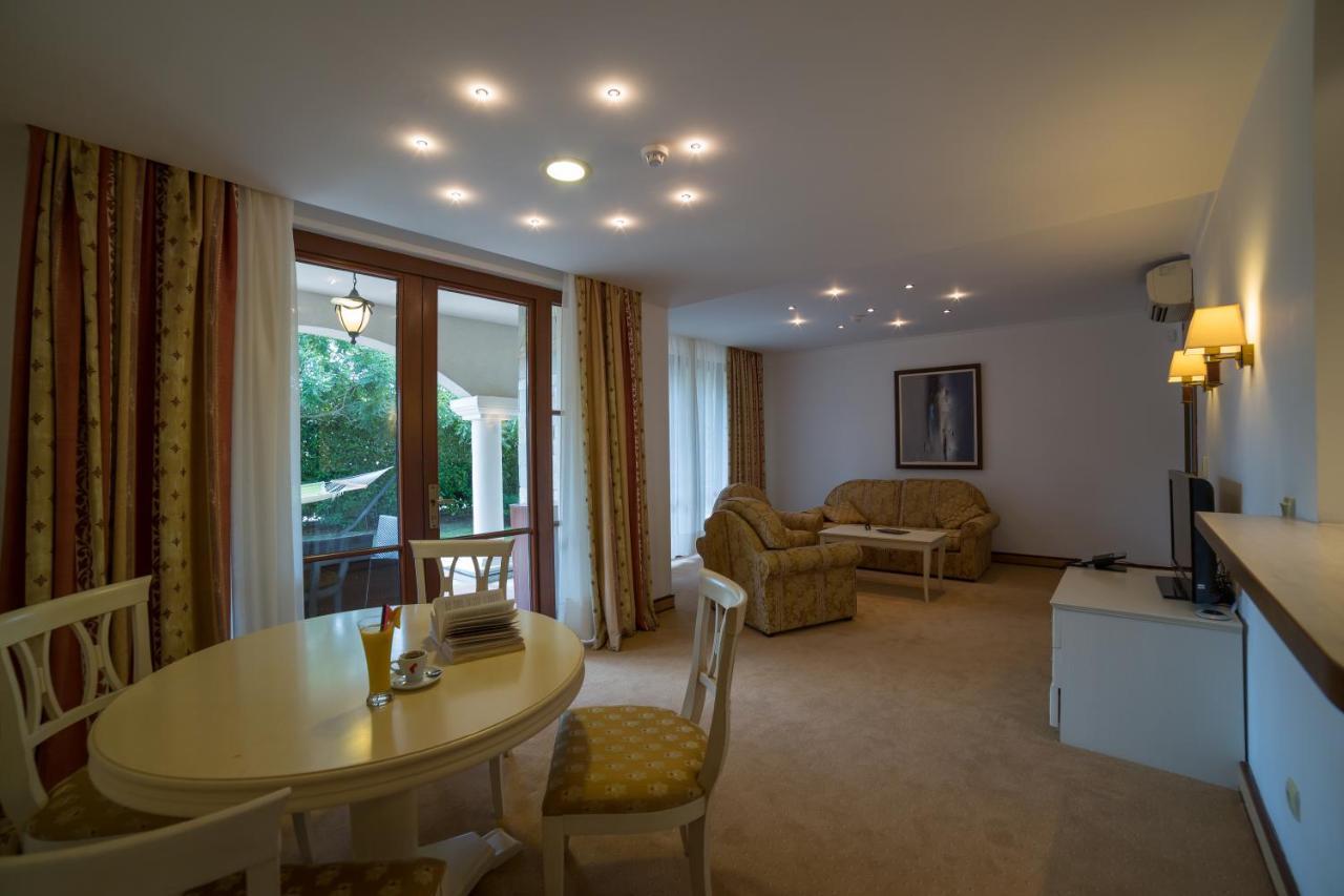 Helena Vip Villas And Suites Slantschew brjag Exterior foto