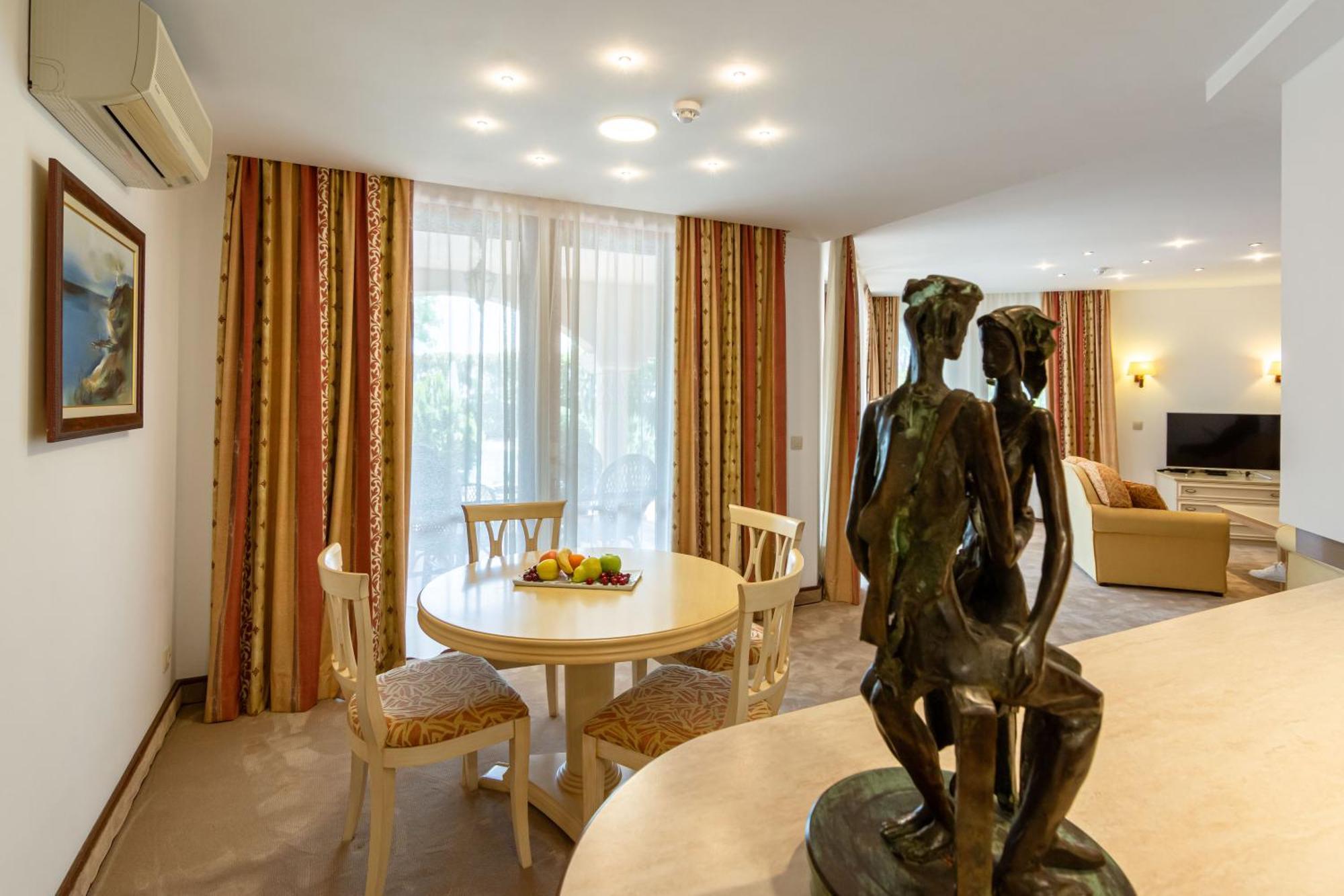 Helena Vip Villas And Suites Slantschew brjag Exterior foto