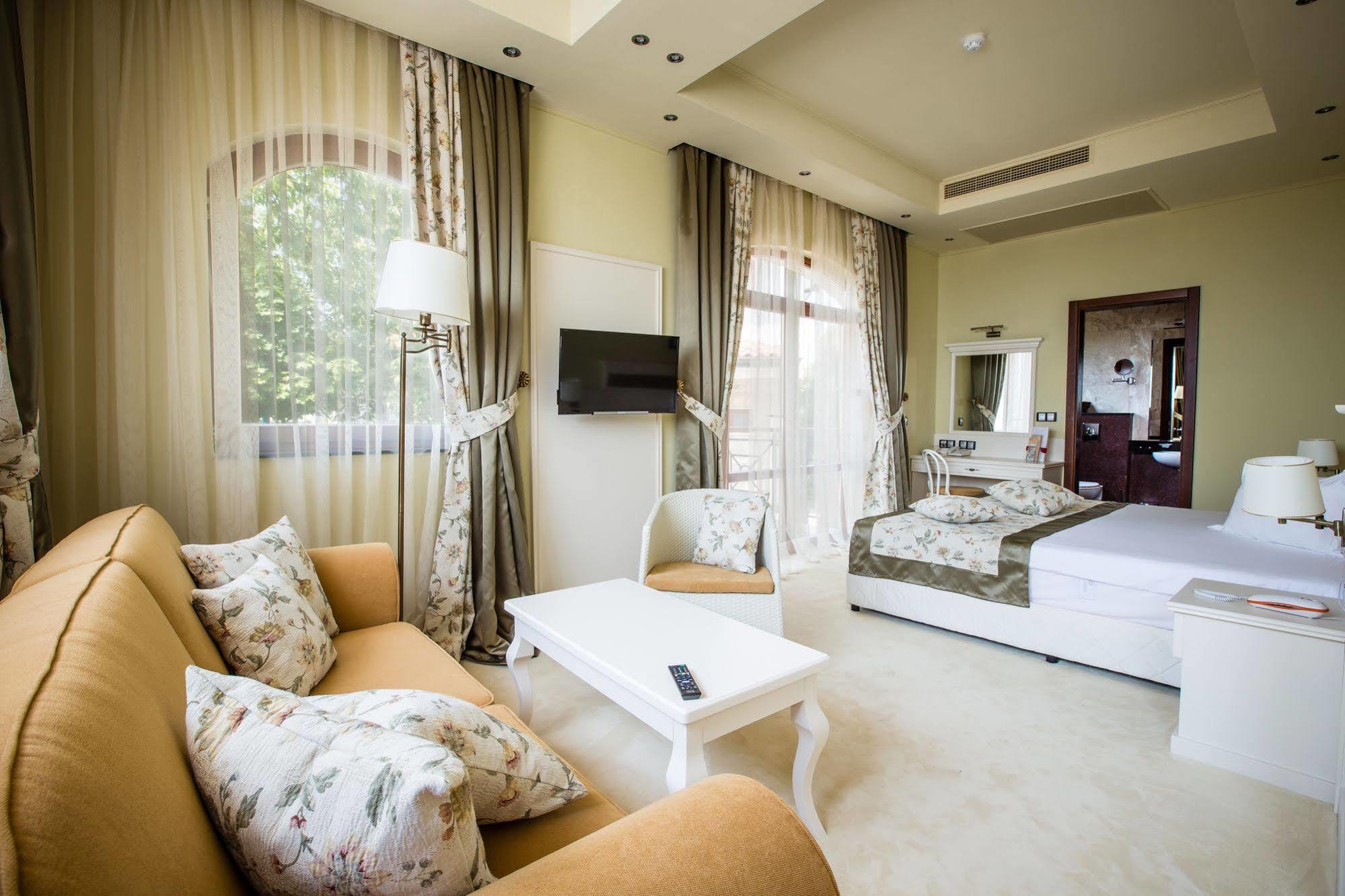 Helena Vip Villas And Suites Slantschew brjag Exterior foto